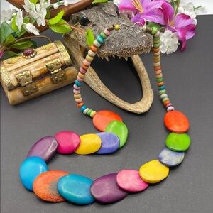 Colorful dyed bone necklace vintag B46